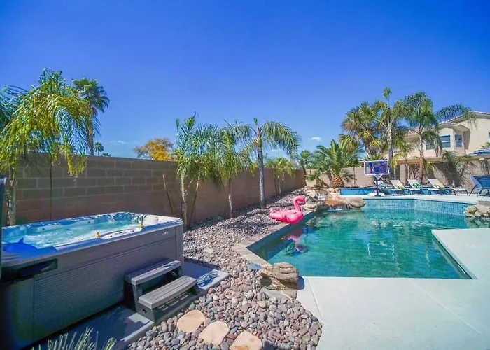 Holiday home Luxurious In 1htdpoolhottubarcadegamesmore
