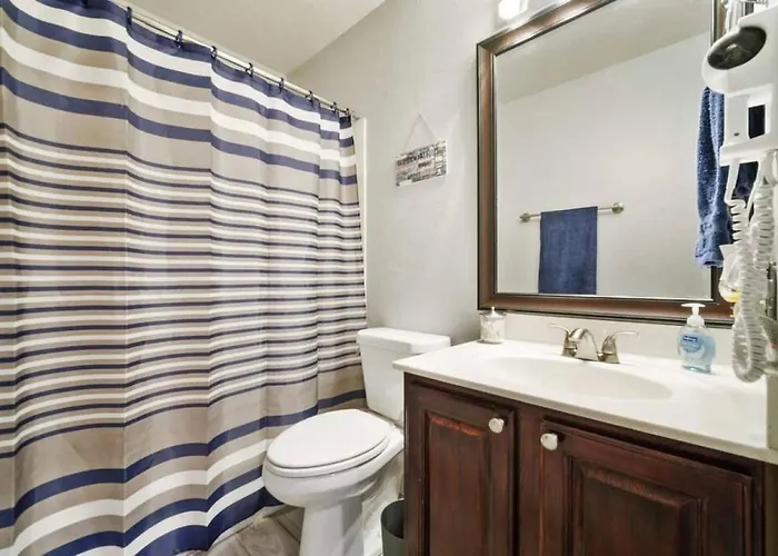 Holiday home Luxurious In 1htdpoolhottubarcadegamesmore *