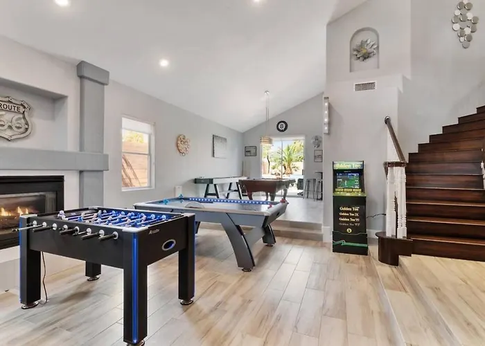 Holiday home Luxurious In 1htdpoolhottubarcadegamesmore *