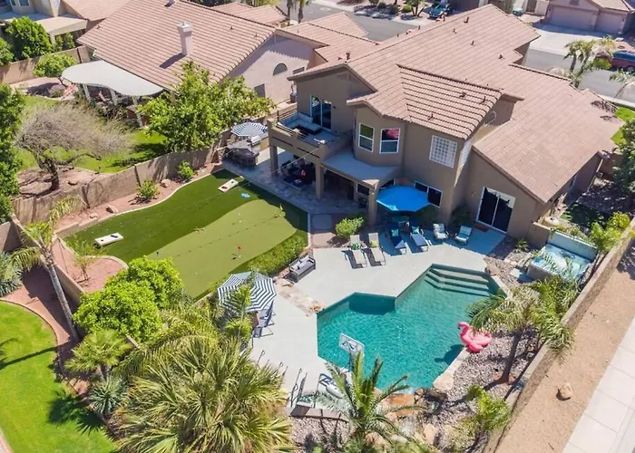 Holiday home Luxurious In 1htdpoolhottubarcadegamesmore *
